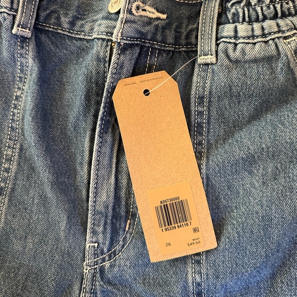 Levi's Cinched Shorts, size 26 NEW WITH TAGS! - Picture 5 of 5